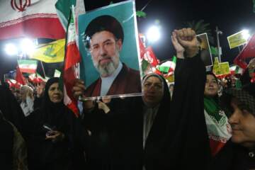 فیلم | جشن میلاد حضرت زینب(س) در خیابان‌های شهرکرد؛ تاکید بر اتحاد مردمی در برابر دشمن