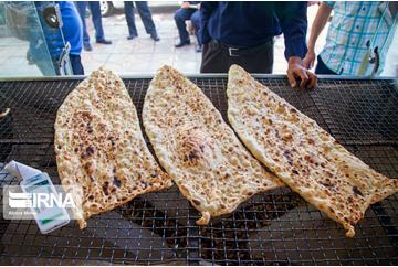 رئیس اتاق اصناف ایران: طرح فروش وزنی نان به زودی اجرایی می شود