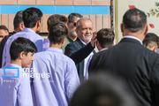 مسعود پزشکیان رئیس‌جمهور، صبح شنبه ۲۵ مهرماه ۱۴۰۵ پس از افتتاح مدرسه 18 کلاسه و هوشمند امام علی(ع) در شهرک واوان اسلامشهر در جمع دانش‌آموزان حضور دارد.